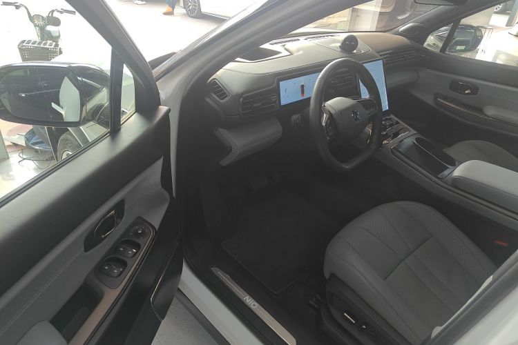 蔚来ES8 2022款 100kWh 领航版 六座中控内饰7003