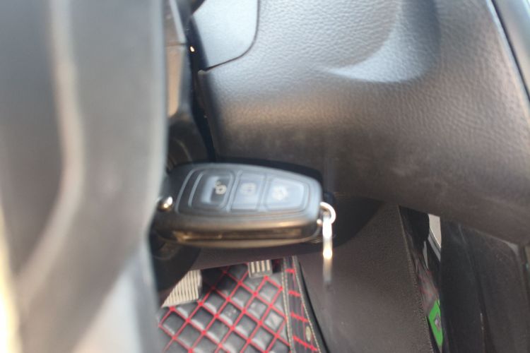 福特 福克斯 2018款 两厢经典 1.6L 自动风尚型智行版中控内饰7001