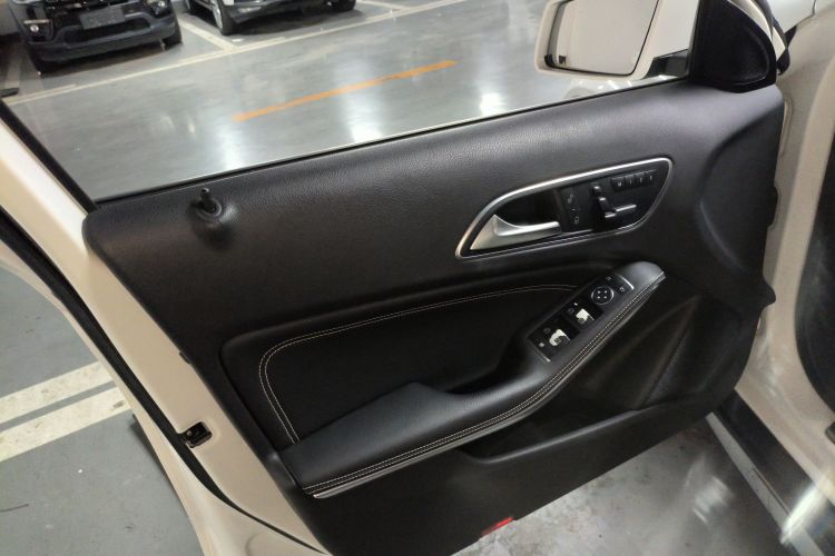 奔驰GLA 2015款 GLA 200 动感型中控内饰7007