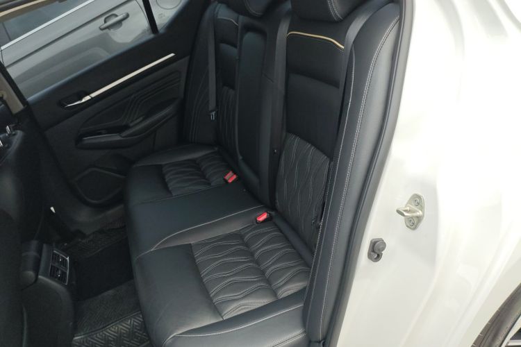 日产 天籁 2022款 2.0T XL 进享版中控内饰7004