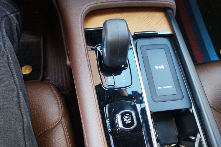 沃尔沃XC90 2022款 B6 智逸豪华版 7座中控内饰18