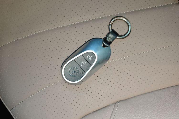 奔驰EQE SUV 2024款 350 4MATIC 先锋版中控内饰7001