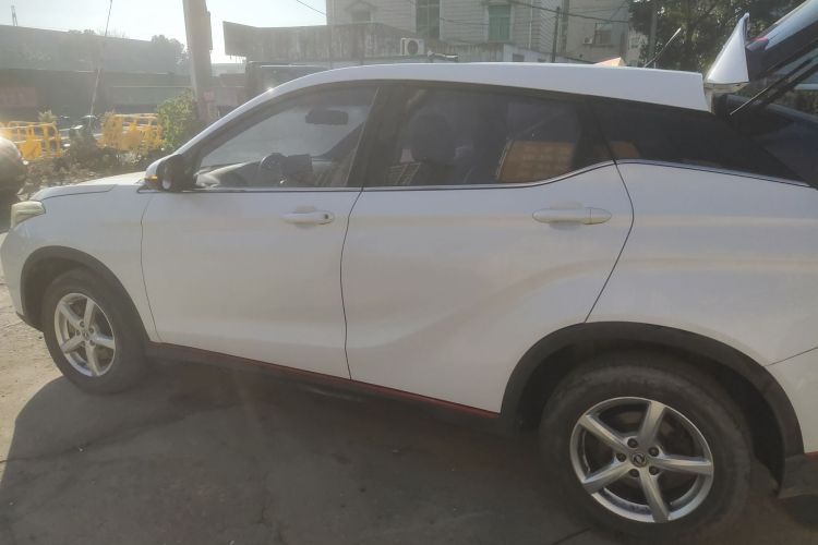 东风风光 风光500 2021款 1.5L CVT乐享型车身外观4