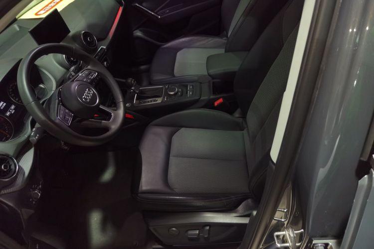 奥迪Q2L 2021款 35 TFSI 时尚致雅型中控内饰19