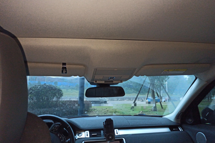 路虎 揽胜极光 2018款 240PS SE DYNAMIC 智锐版中控内饰22