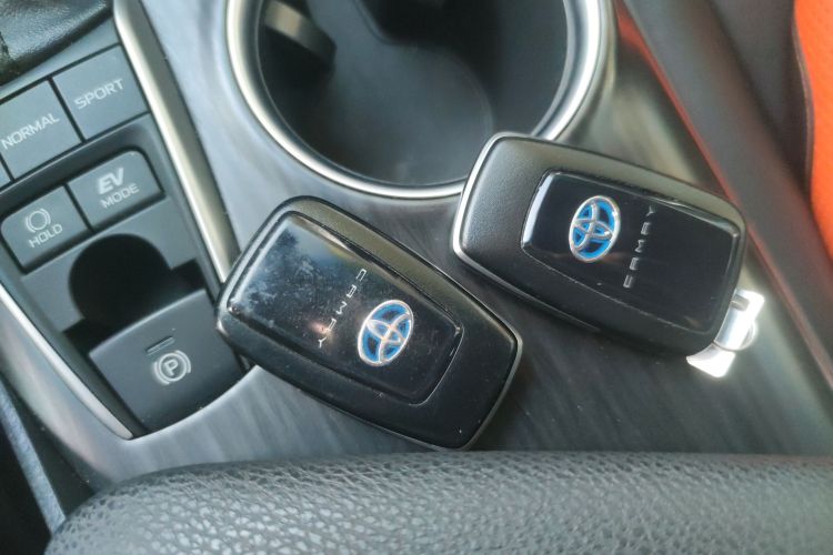 丰田 凯美瑞 2021款 双擎 2.5HGVP 领先版中控内饰7001