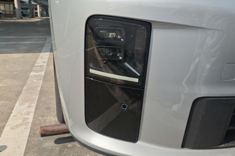 理想汽车 理想i6 2025款 四驱标准型车身外观8