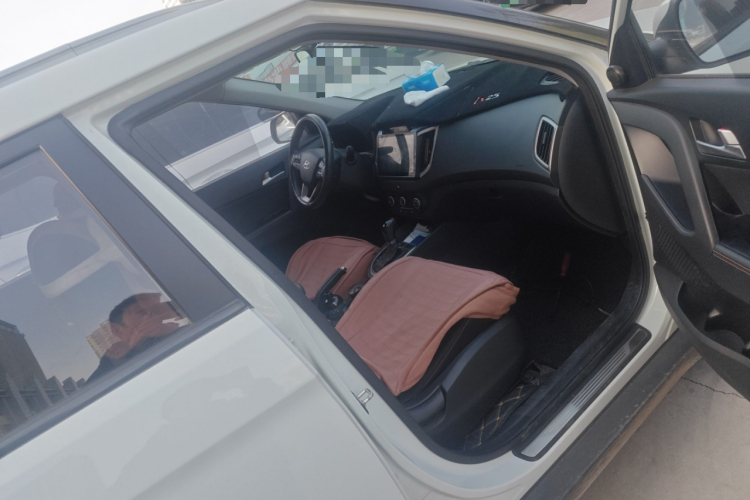 北京现代ix25 2016款 1.6T 双离合两驱智能型GLS局部细节9005