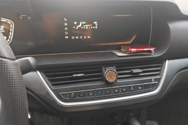 BAW北汽制造 锐胜王牌M7 2023款 2.0L 长轴创富型 7座局部细节16