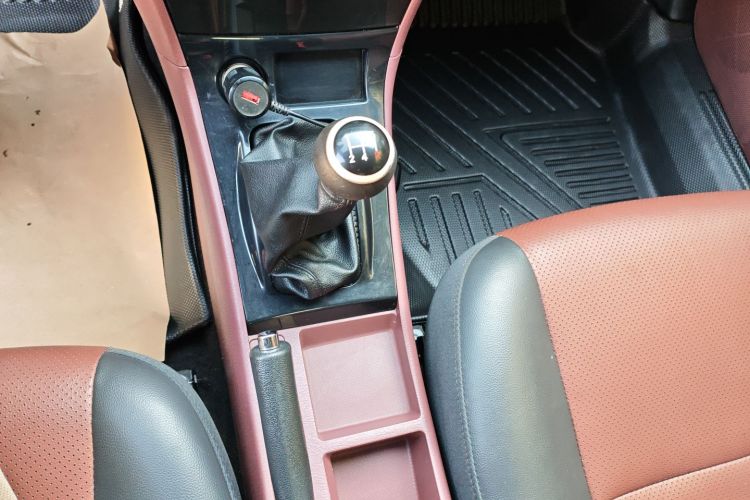 比亚迪F3 2018款 1.5L 手动经典型中控内饰18