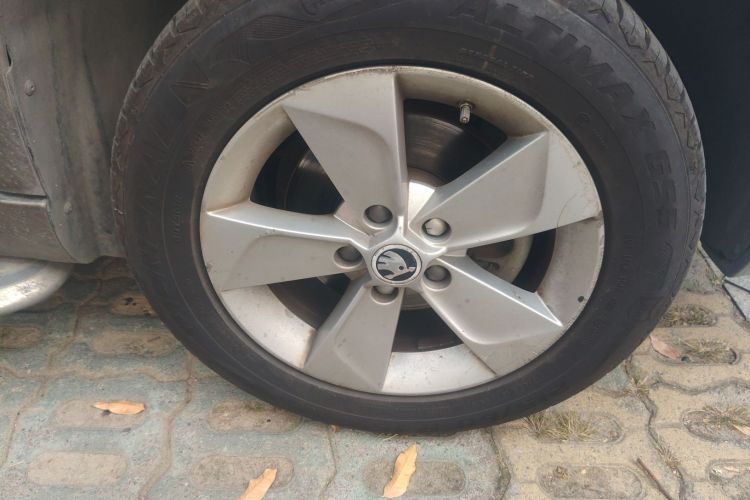 斯柯达 Yeti 2017款 TSI280 DSG前行版车身外观10