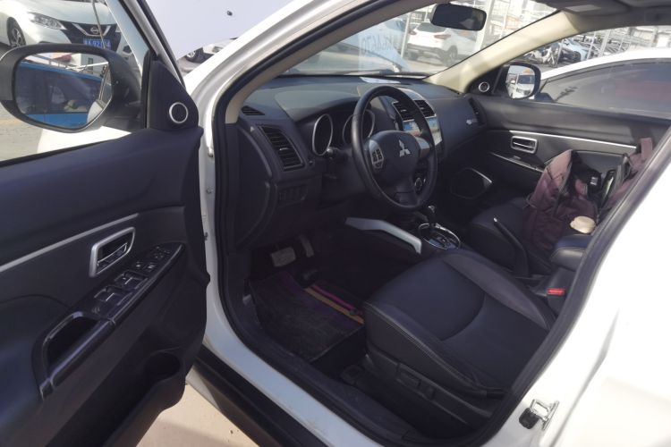 三菱 劲炫ASX 2018款 2.0L CVT两驱尊享版中控内饰20