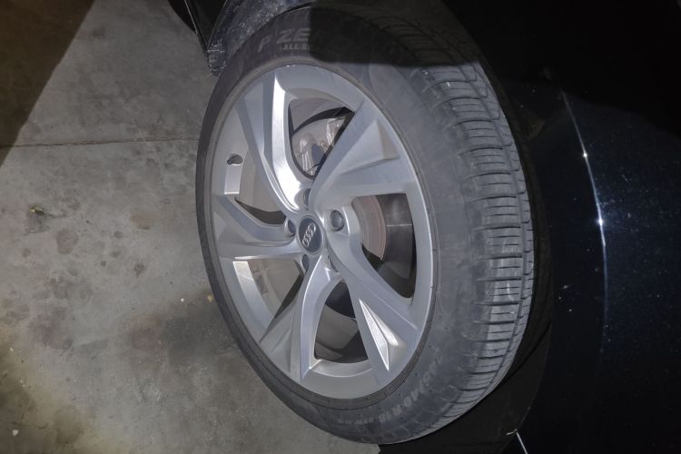 奥迪A4L 2020款 40 TFSI 豪华致雅型车身外观10