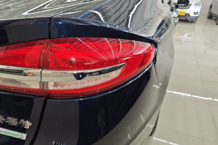 福特 蒙迪欧 2017款 EcoBoost 200 时尚型车身外观9