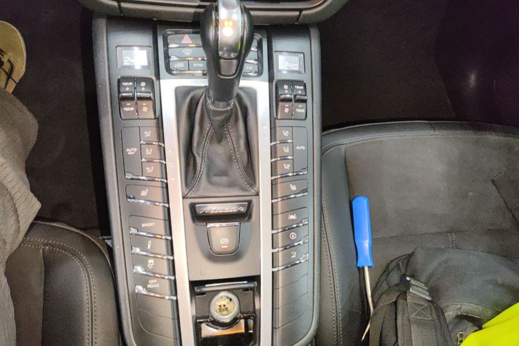 保时捷 2020款 Macan 2.0T中控内饰18