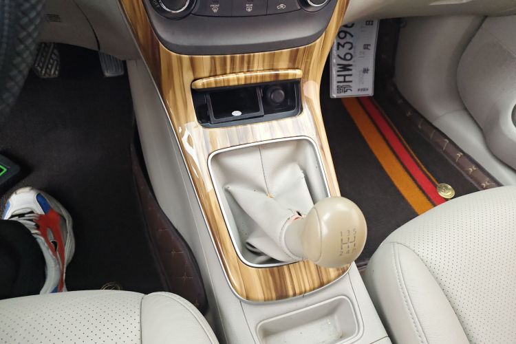 日产 轩逸 2012款 1.6XL 手动豪华版中控内饰18