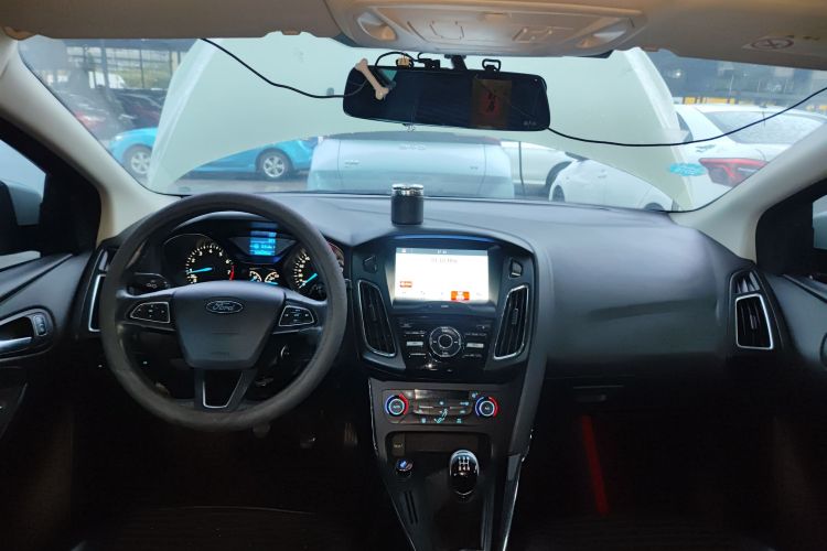 福特 福克斯 2017款 两厢 EcoBoost 125 手动超能风尚型智行版中控内饰12
