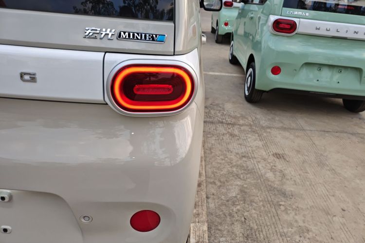 五菱汽车 宏光MINIEV 2024款 第三代 215km 青春版车身外观9