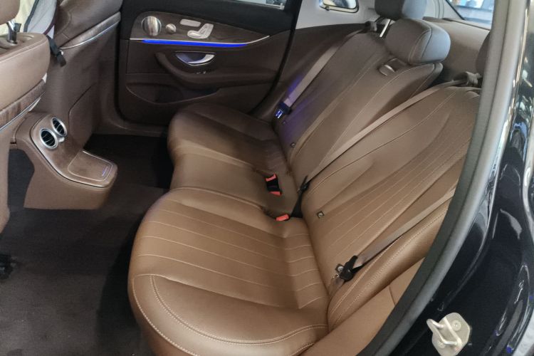 奔驰E级 2023款 改款 E 300 L 豪华型中控内饰21