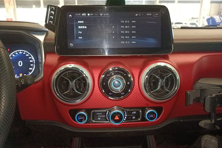 北京BJ40 2018款 PLUS 2.3T 自动四驱尊享版 国V中控内饰16