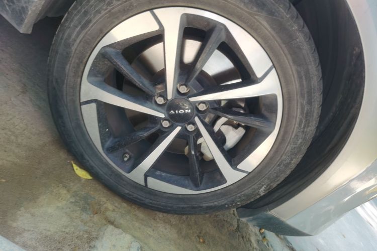 埃安 AION Y 2022款 Plus 70 智领版车身外观10