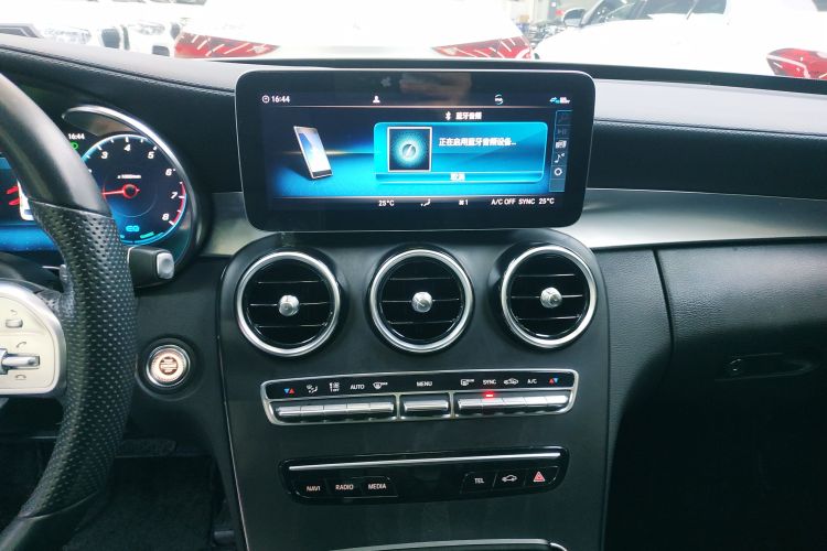 奔驰C级 2020款 改款 C 260 L 运动版中控内饰16