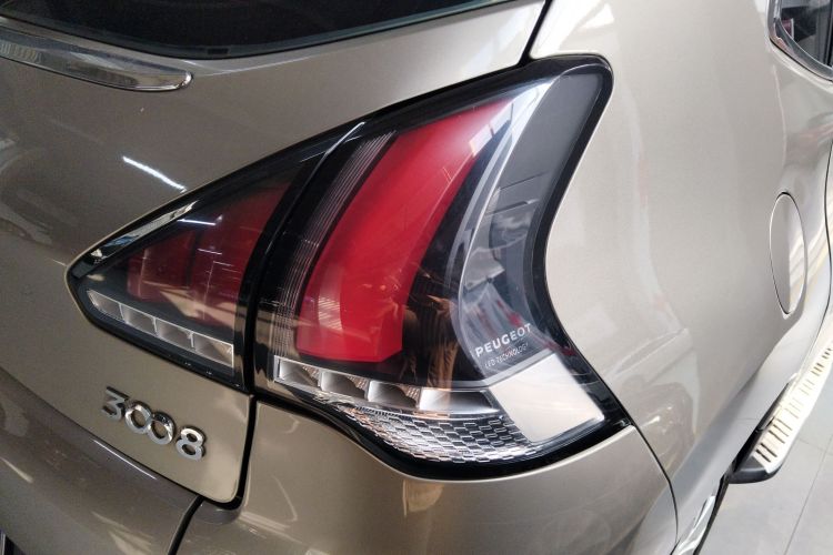 标致3008 2016款 2.0L 自动标准版车身外观9