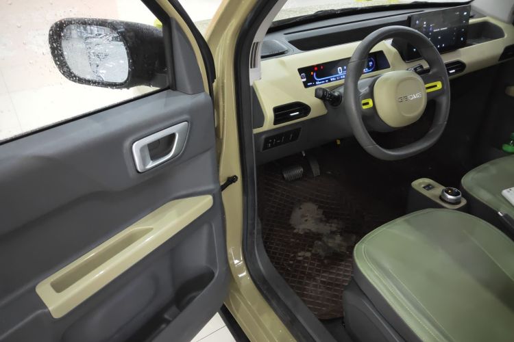 吉利银河 2024款 200km 熊猫骑士中控内饰7003