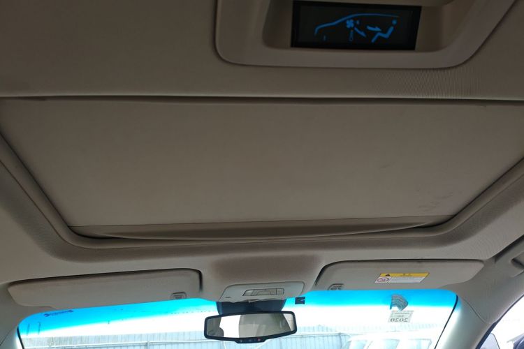 别克GL8 2014款 3.0L GT豪华商务豪雅版中控内饰22