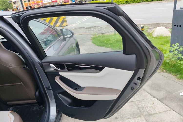 比亚迪 秦PLUS 2023款 冠军版 DM-i 120KM卓越型中控内饰7006