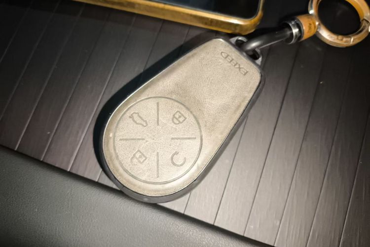 星途揽月 2024款 国际版 400T 四驱星尊 7座中控内饰7001