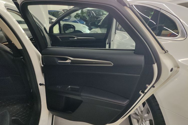 福特 蒙迪欧 2020款 EcoBoost 180 时尚型中控内饰45