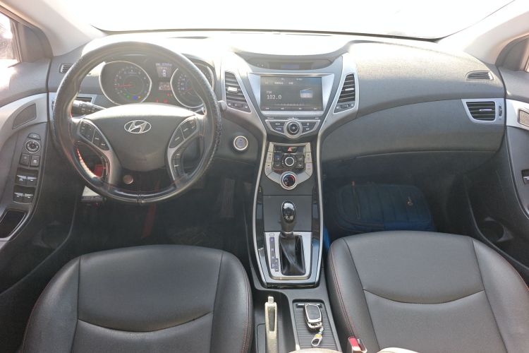 现代 朗动 2016款 1.6L 自动尊贵型中控内饰12