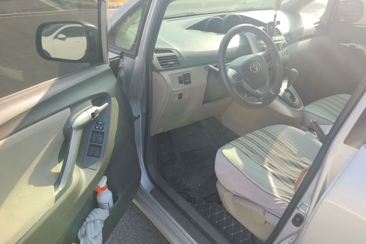 丰田 逸致 2011款 180E CVT精英版中控内饰7003