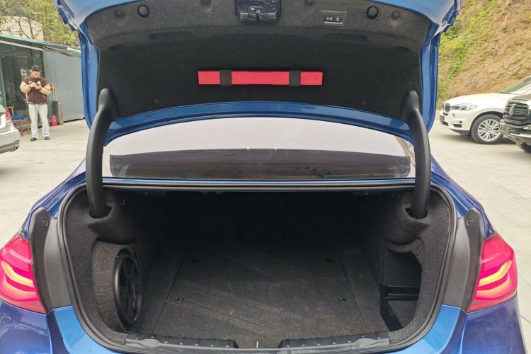 宝马3系 2018款 320Li 领先型M运动套装机舱底盘23