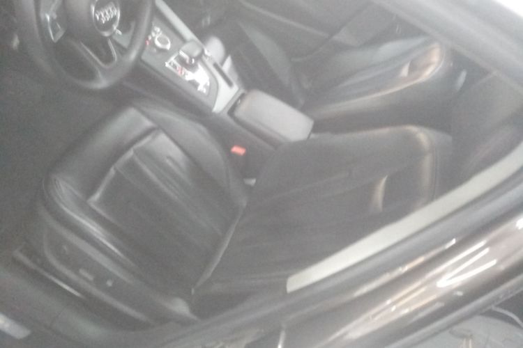 奥迪A4L 2018款 30周年年型 40 TFSI 进取型中控内饰19