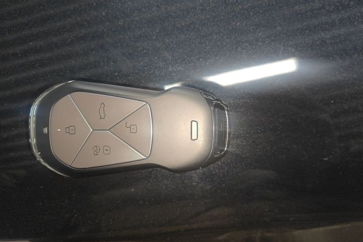 小鹏G9 2025款 625 长续航 Max中控内饰7001