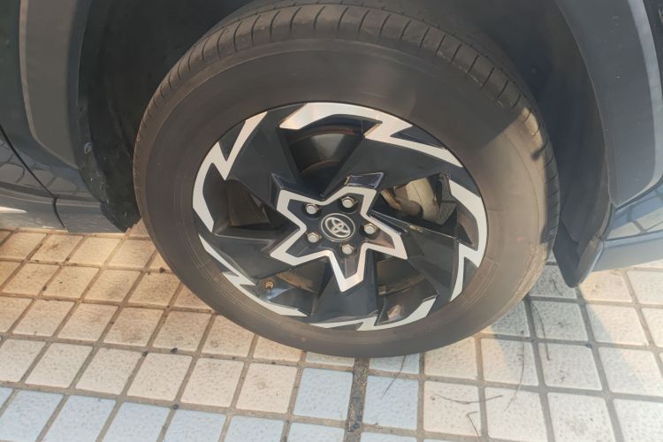 丰田 威兰达 2020款 双擎 2.5L E-CVT两驱科技版车身外观6007