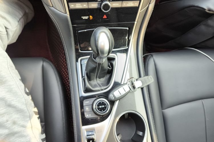 英菲尼迪Q50L 2016款 2.0T 舒适版中控内饰18