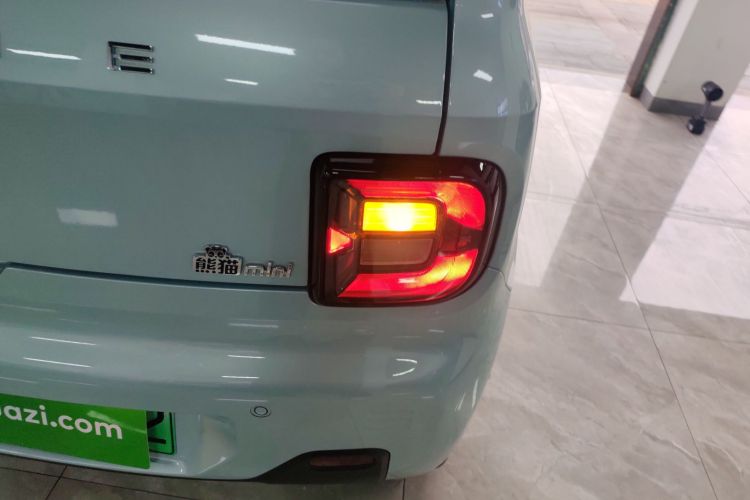 吉利银河 2024款 熊猫mini 200km 耐力熊车身外观9