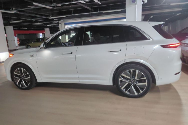 理想汽车 理想L7 2024款 Ultra车身外观4