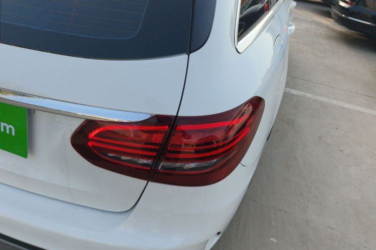 奔驰C级(进口) 2020款 改款 C 260 旅行轿车车身外观9