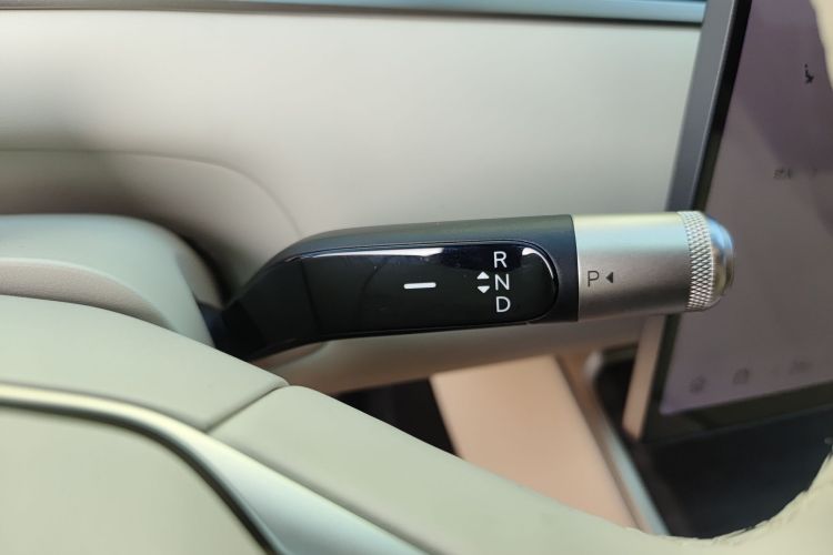 乐道L90 2025款 Ultra 六座版中控内饰18