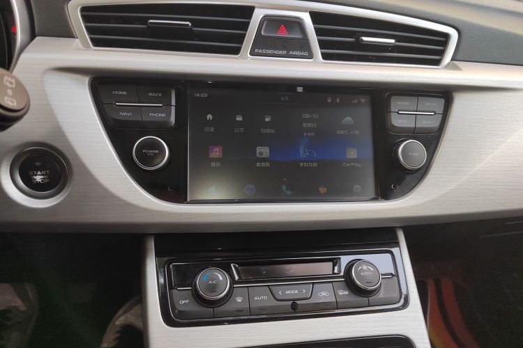 吉利汽车 博越 2016款 2.0L 手动智联型中控内饰16