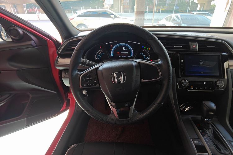 本田 思域 2021款 HATCHBACK 220TURBO CVT新锐控局部细节13