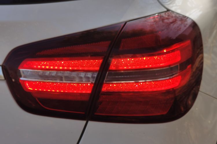 奔驰GLA 2018款 GLA 200 时尚型车身外观9