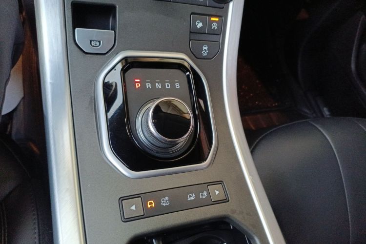 路虎 揽胜极光 2017款 2.0T 英伦锋尚版中控内饰18