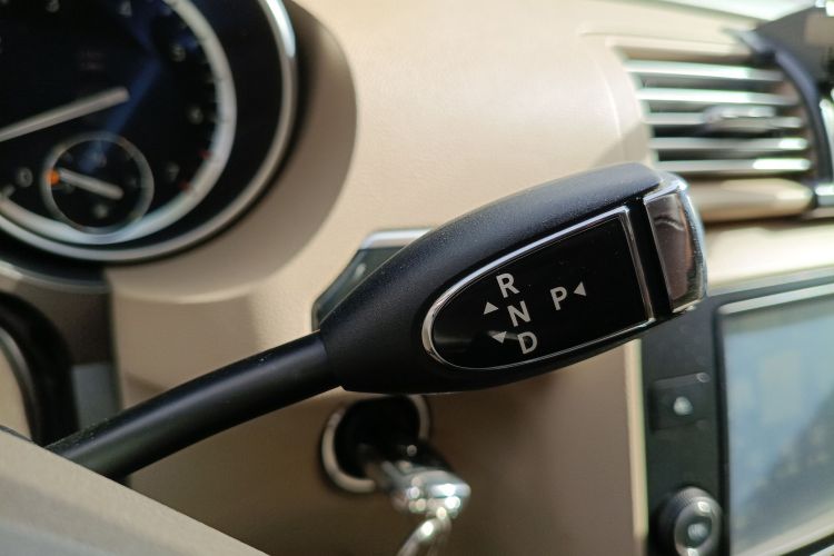 奔驰R级 2017款 R 320 4MATIC 商务型臻藏版中控内饰18