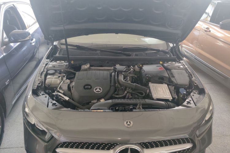 奔驰A级 2020款 改款 A 200 L 运动轿车时尚型机舱底盘24