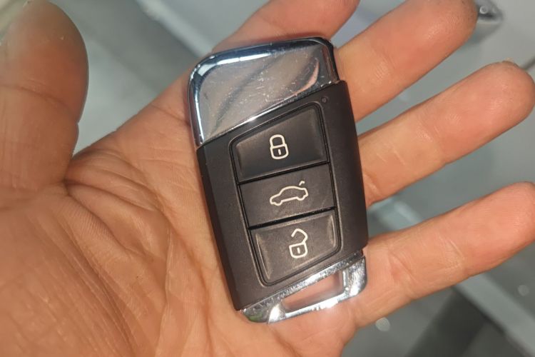 一汽-大众CC 2023款 380TSI 夺目版中控内饰7001